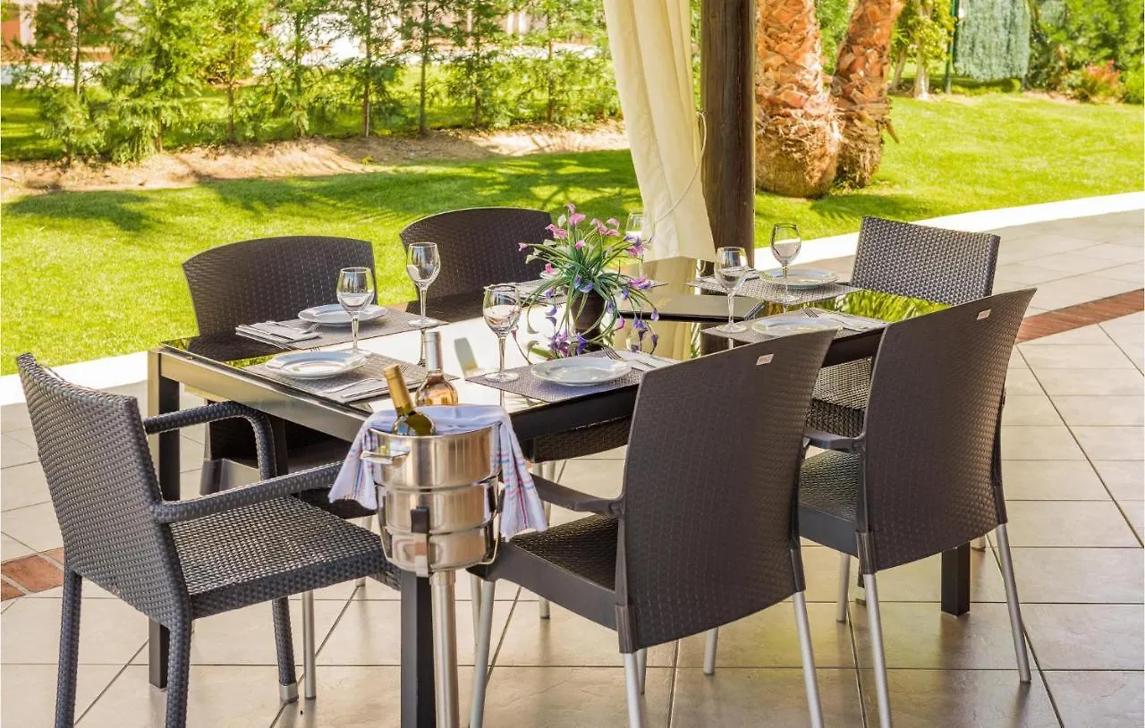 Stunning Apartment In Estepona With Wifi