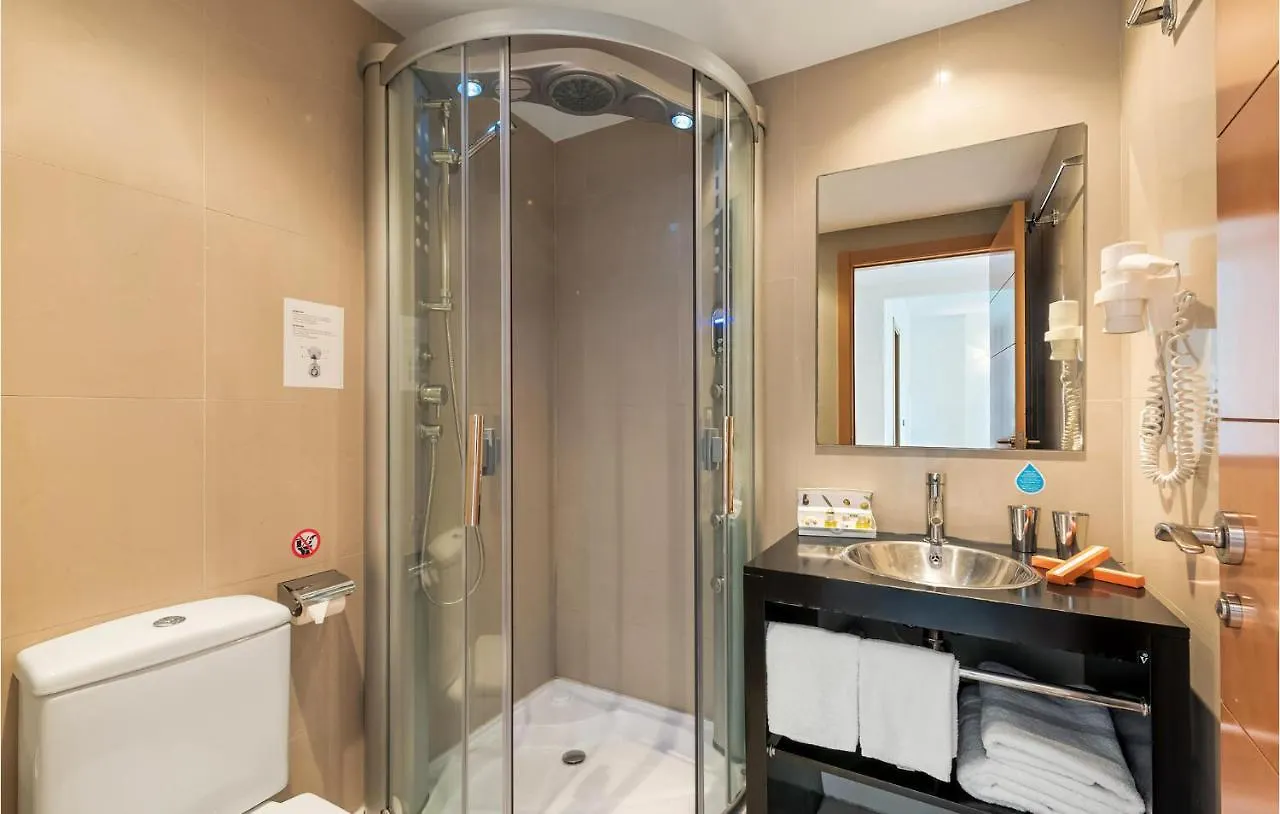 Stunning Apartment In Estepona With Wifi 0*,