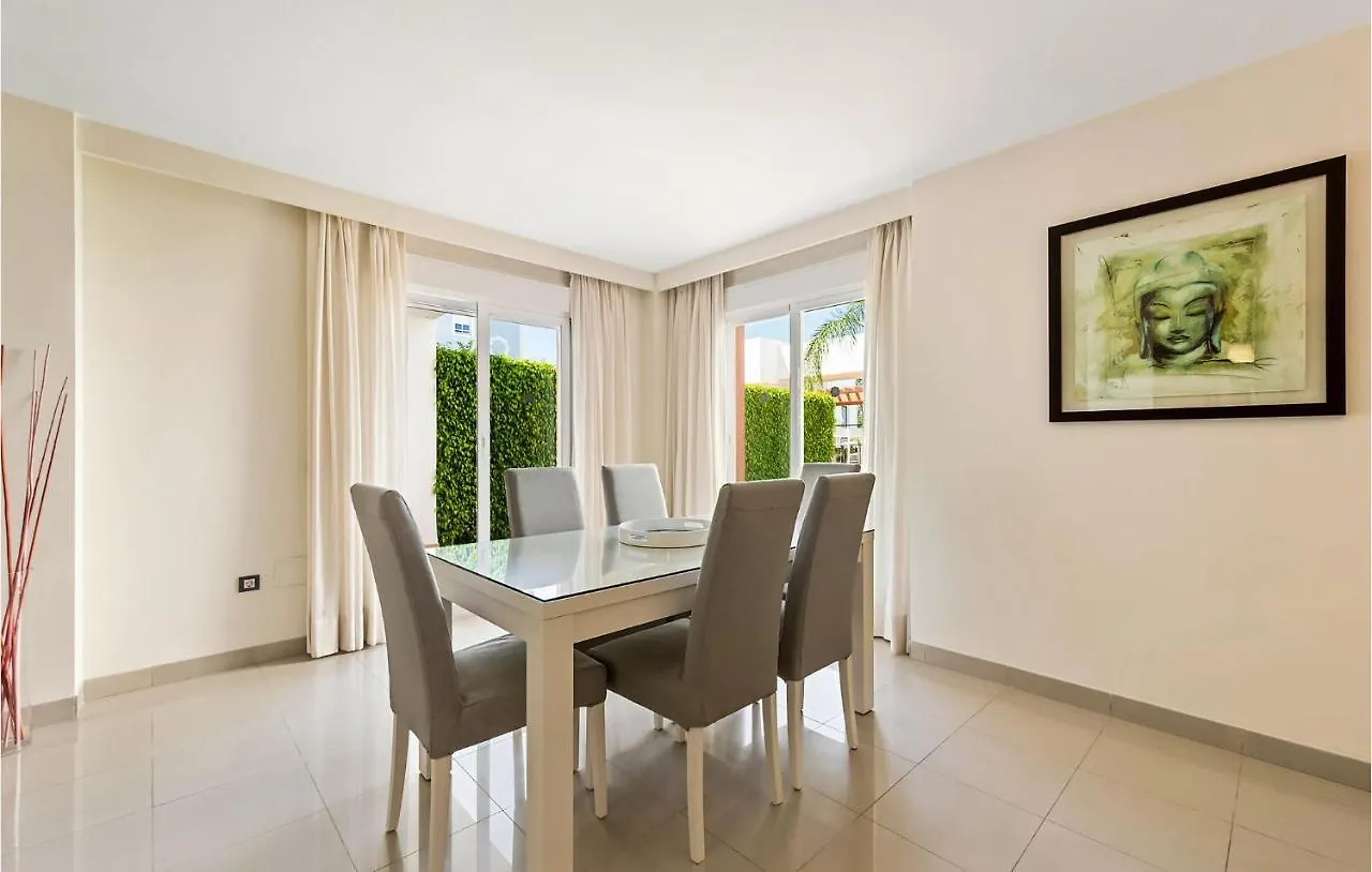 Stunning Apartment In Estepona With Wifi 0*,  Spagna